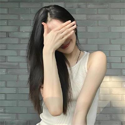 院子里的女人